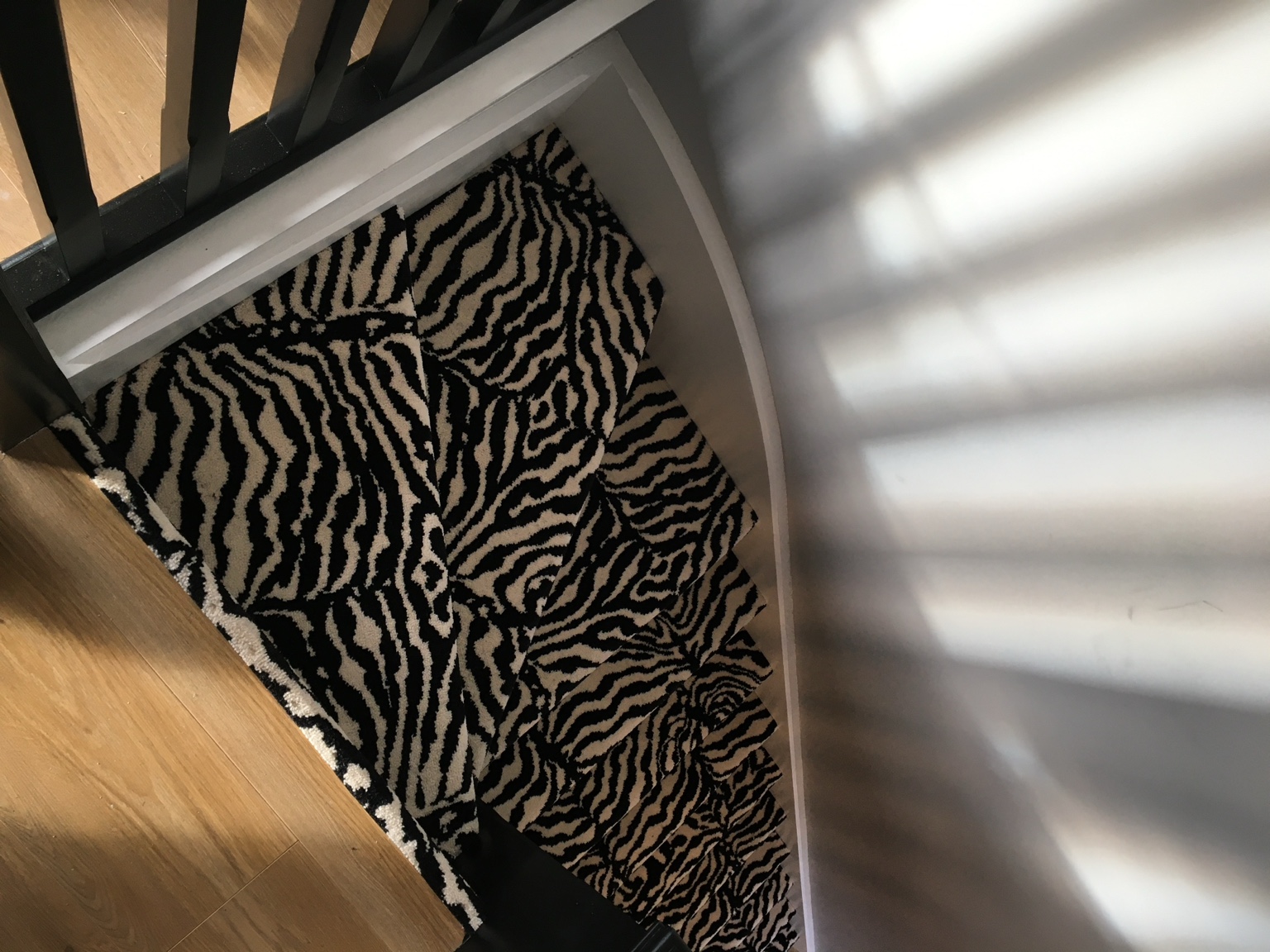 Animal-print carpet fitted around stair turns