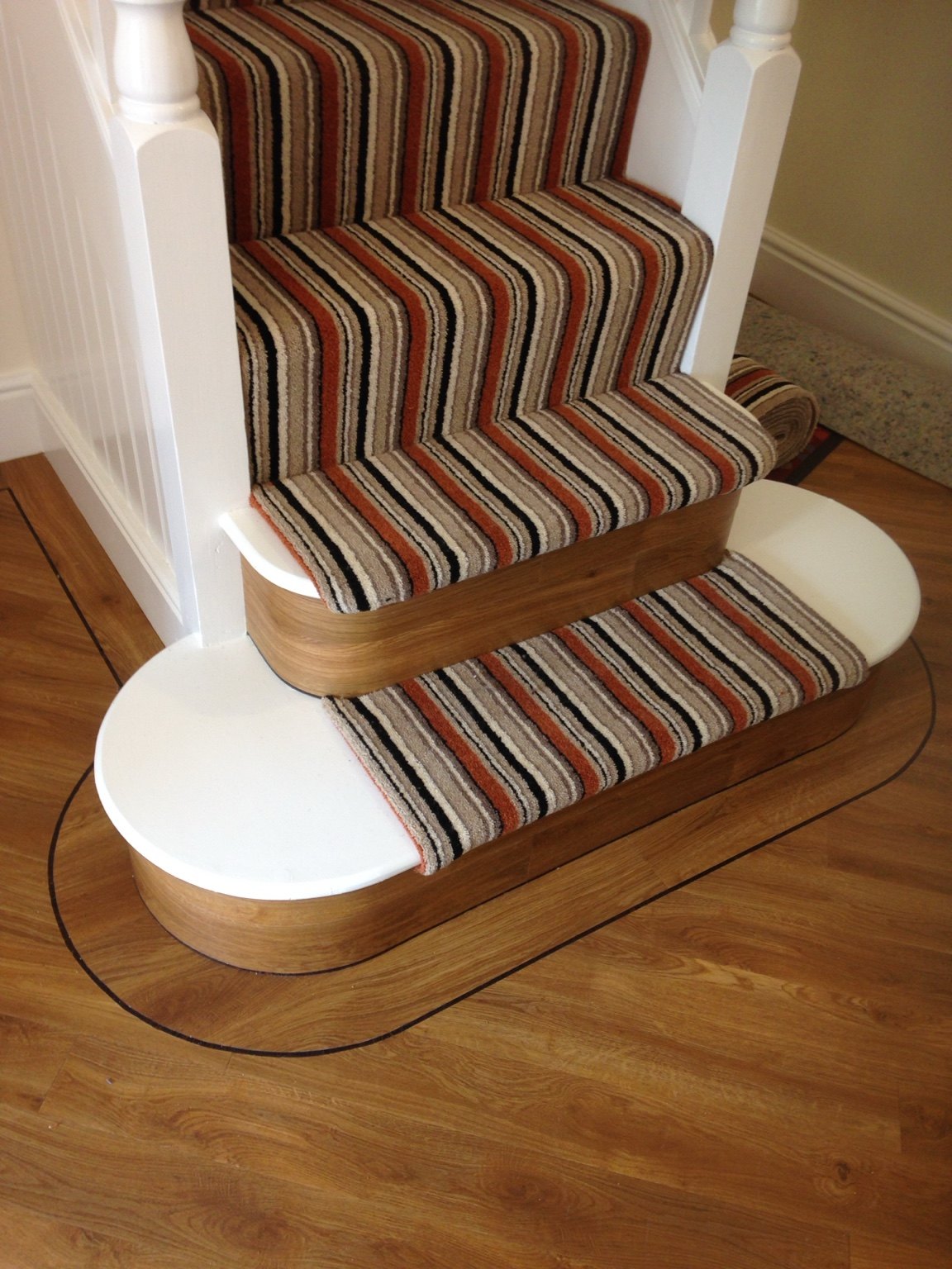 Striped runner with a shaped bottom step